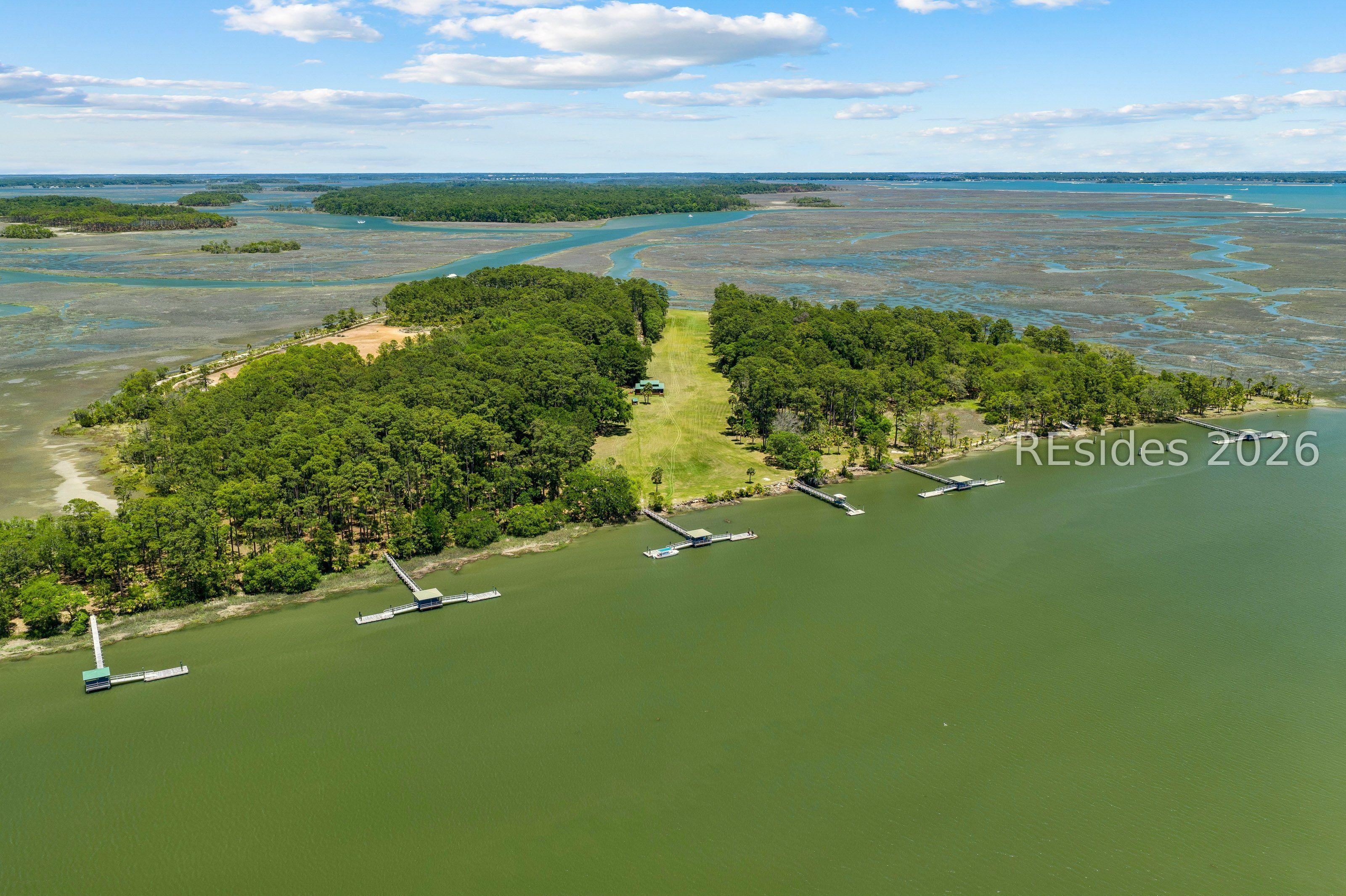 Image 3: Six Deepwater Docks & Private Landing Strip Image 3: Six Deepwater Docks & Private Landing Strip