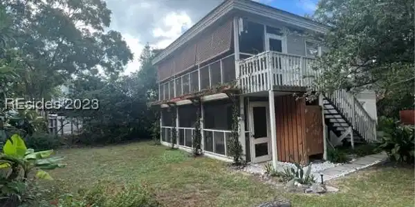 10 Moonshell Road