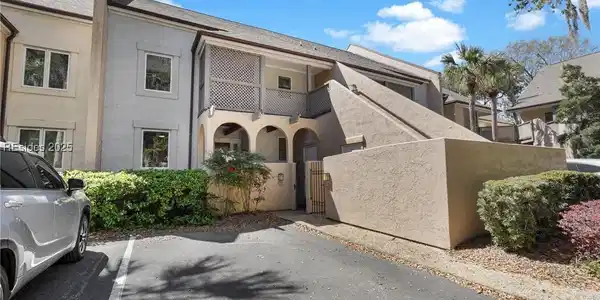 200 Colonnade Drive