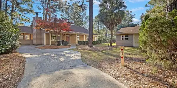 4 Lotus Court