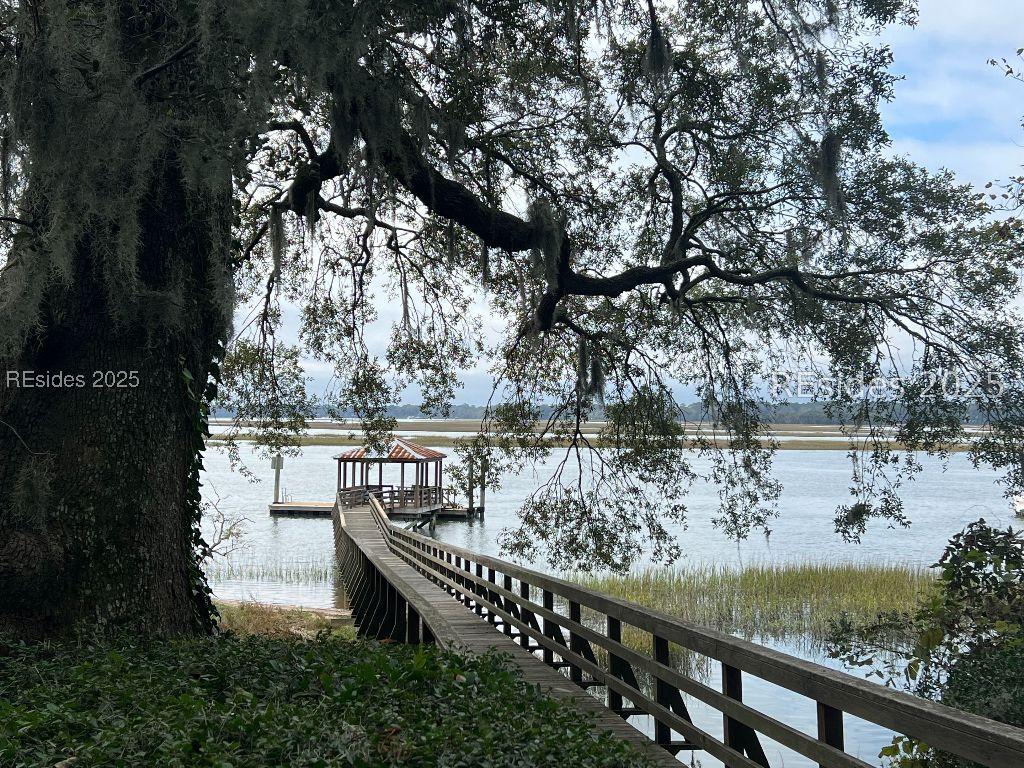 Image 3: Enjoy river life from your pier and dock