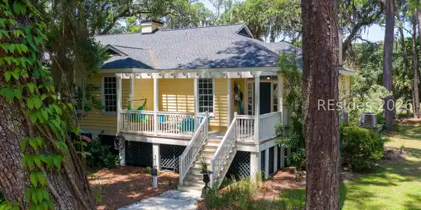 127 Ave Of Oaks