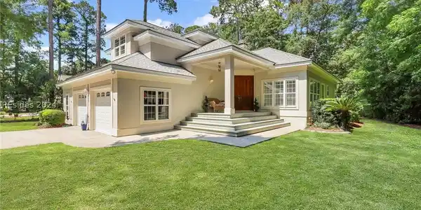 207 White Oaks Circle