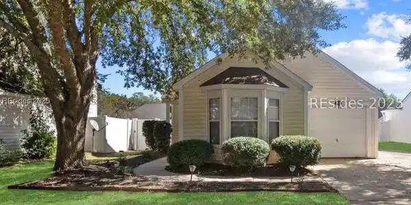 411 Live Oak Walk