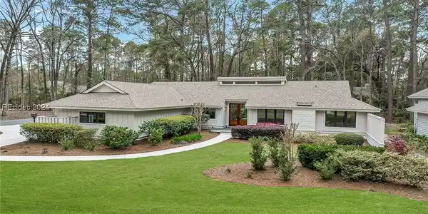 2 Coopers Hawk Road