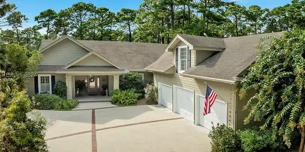 6 Winged Arrow Court