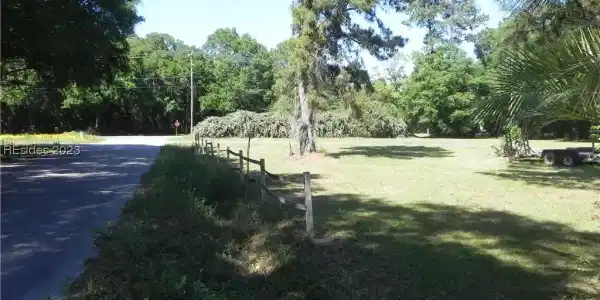 3 Benton Lane