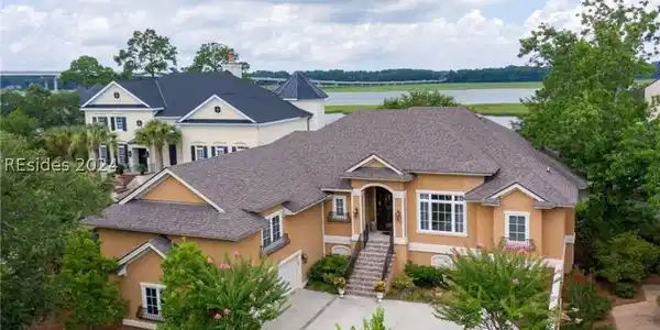 20 Coventry Ln