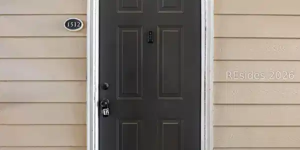 Image 4: Entry door. Image 4: Entry door.