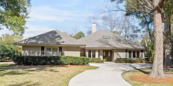 8 Flying King Court