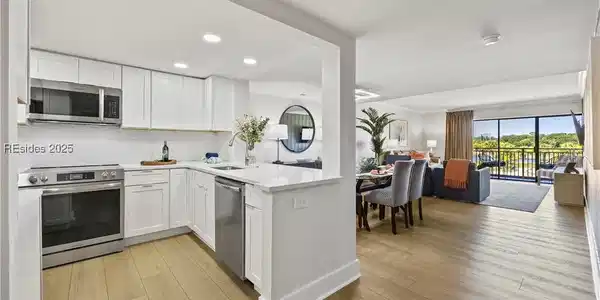 10 Lighthouse Road