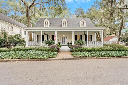 8 Waterside Drive