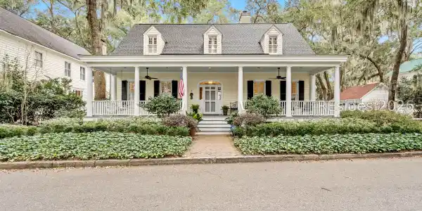 8 Waterside Drive