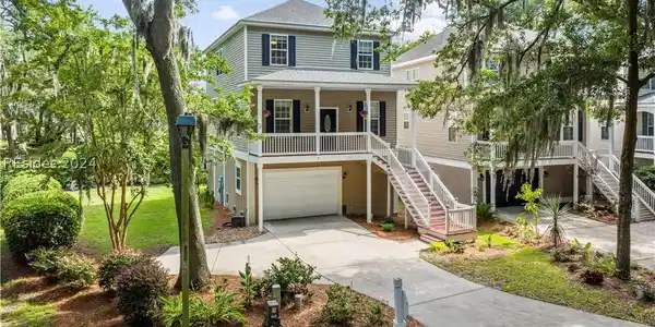 3 Gold Oak Court