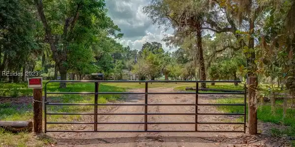 100 Rawstrom Drive