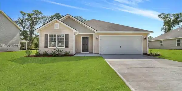 320 Founders Walk