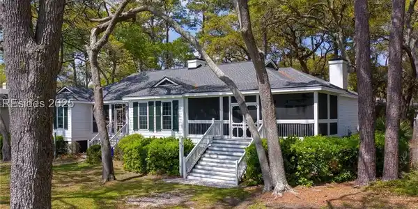 128 Ave Of Oaks