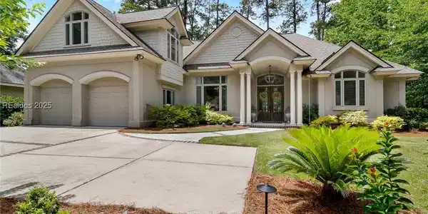 16 Golden Hind Drive