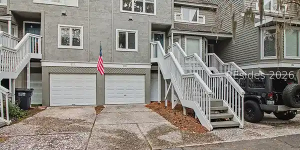 Image 3: Tandem 2 car garage Image 3: Tandem 2 car garage