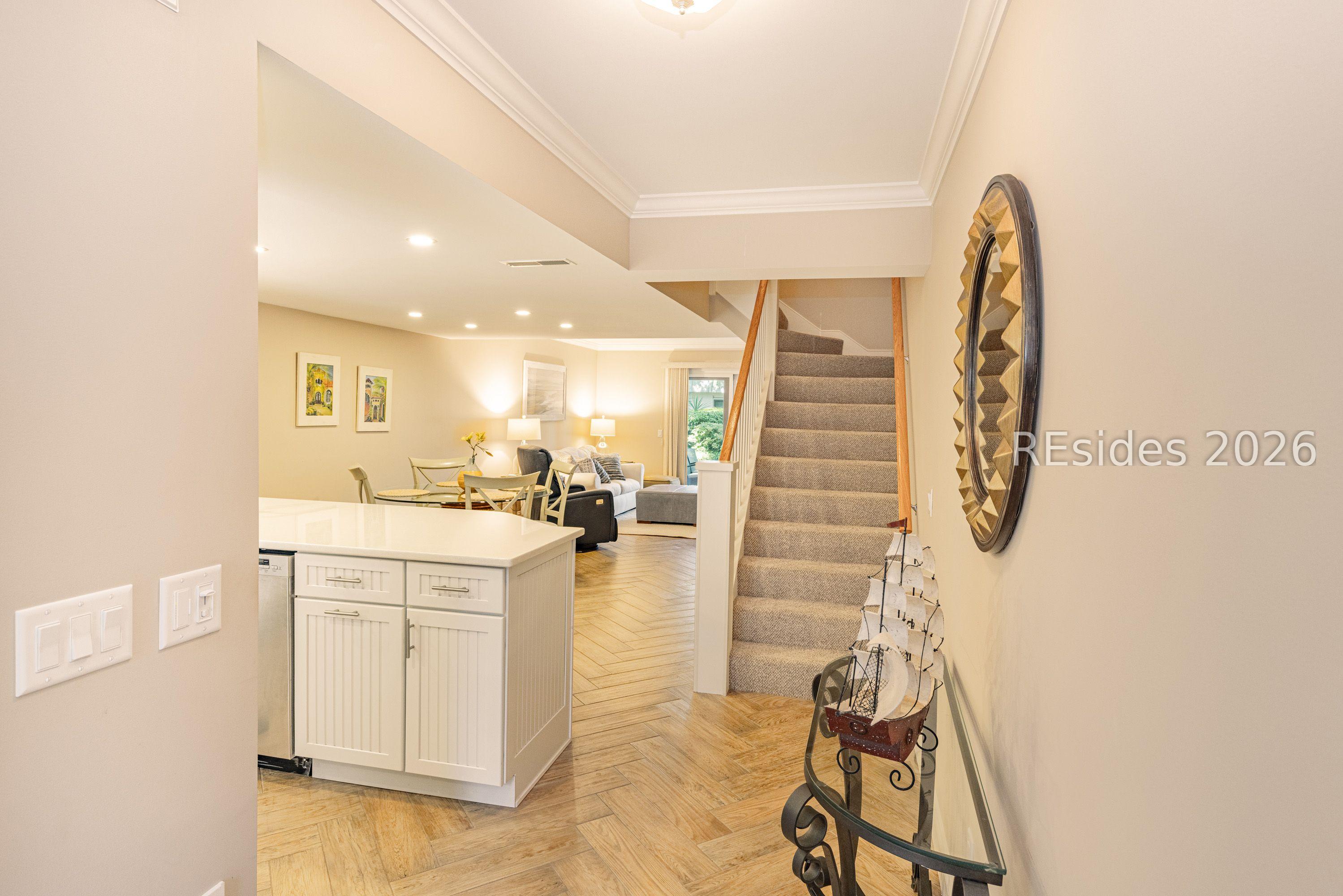 Image 4: Foyer