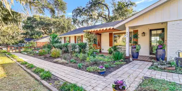 882 Broad River Drive