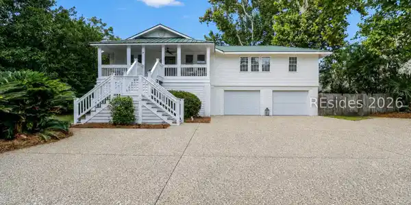 Image 4: Front of home - ample parking Image 4: Front of home - ample parking