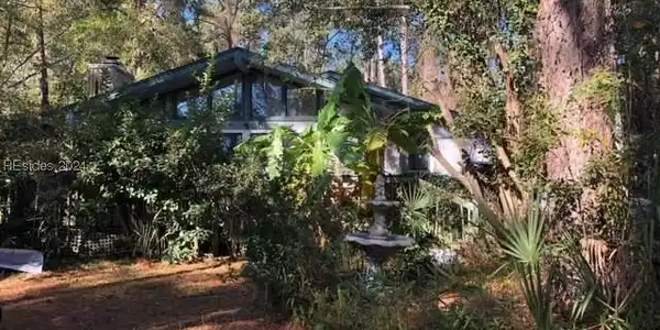 7 Pine Island Road