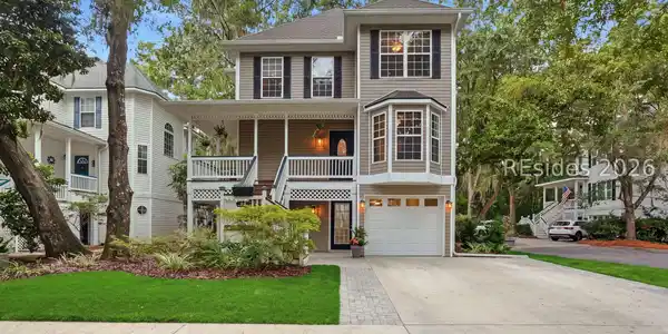 10 Victoria Square Drive
