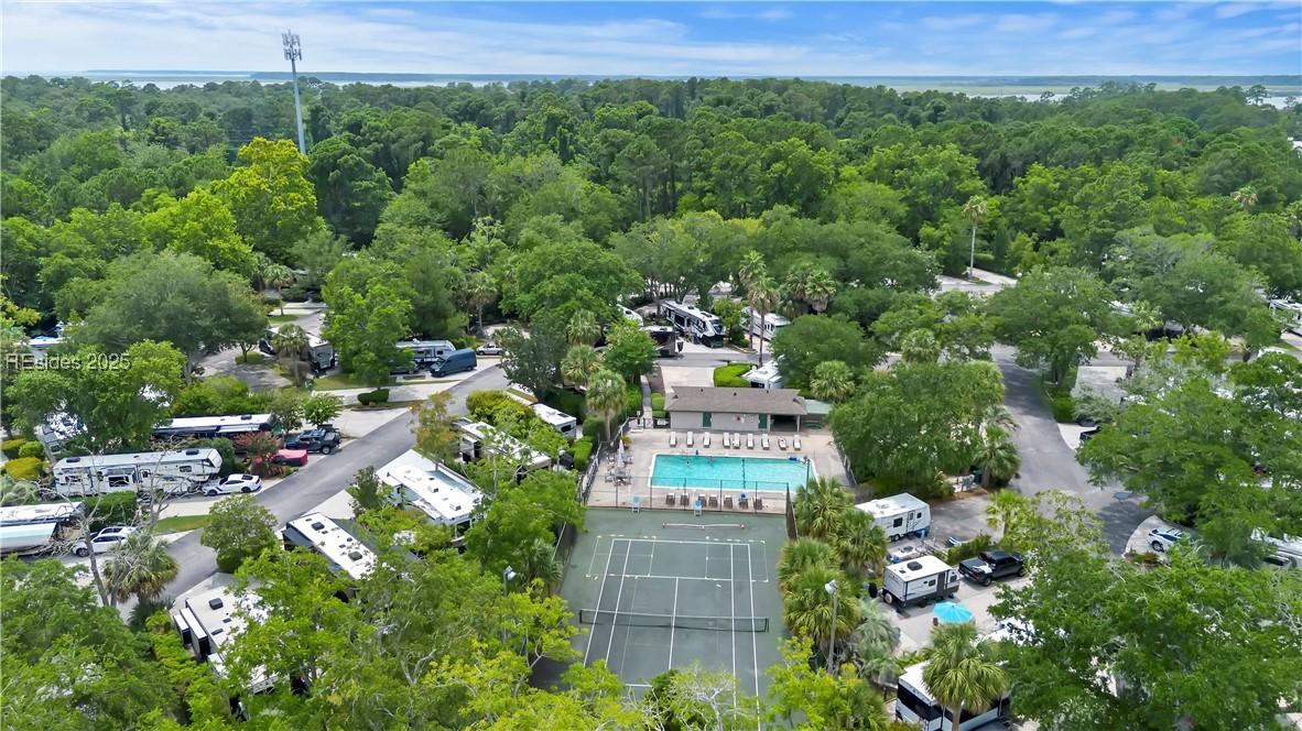 Image 3: Tennis Court and 2nd Community Pool