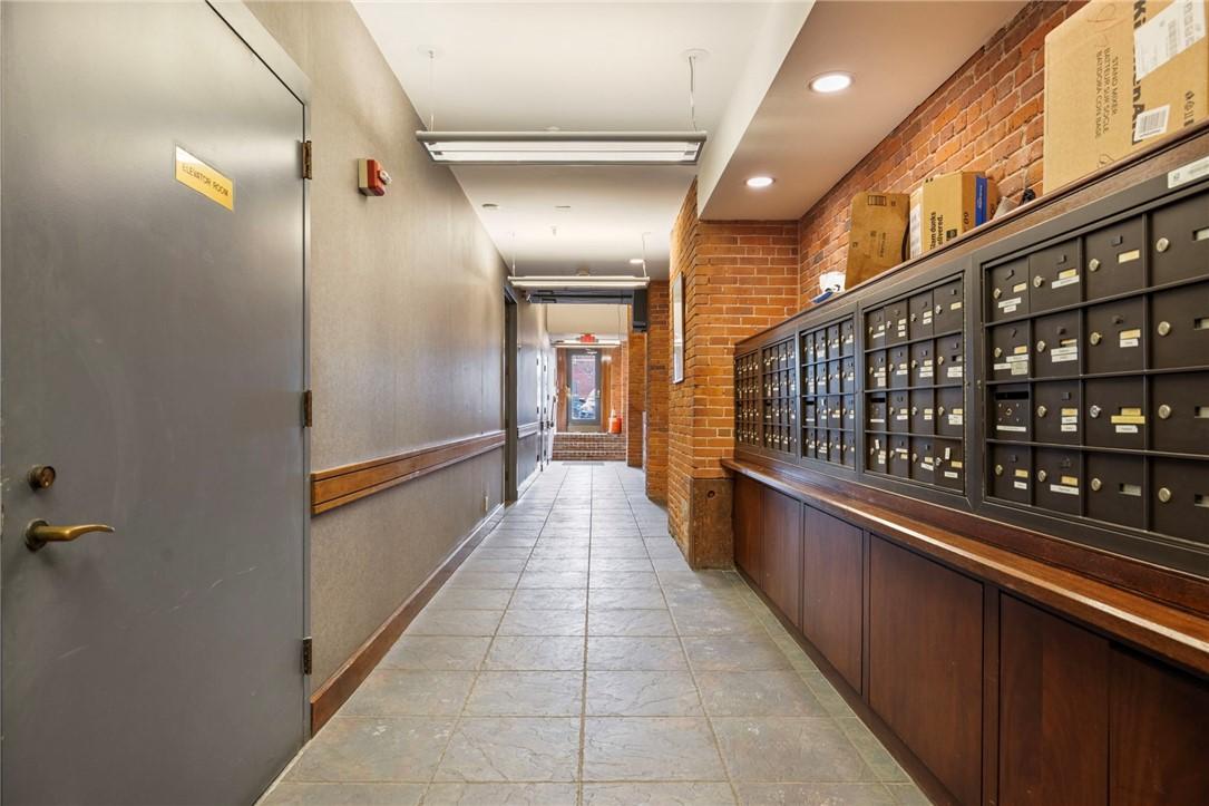 Image 3: The postal area is located between the main and si