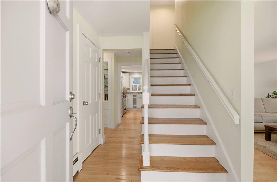Image 3: View from entryway toward kitchen