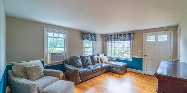 Image 3: living room