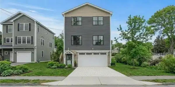 17 Wuddall Avenue