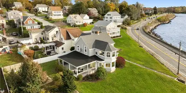 1886 Main Road