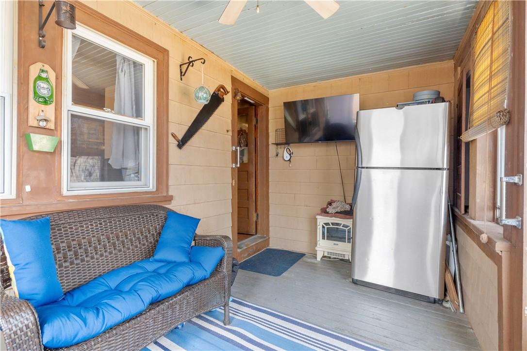 Image 4: Unit 1 porch and entry