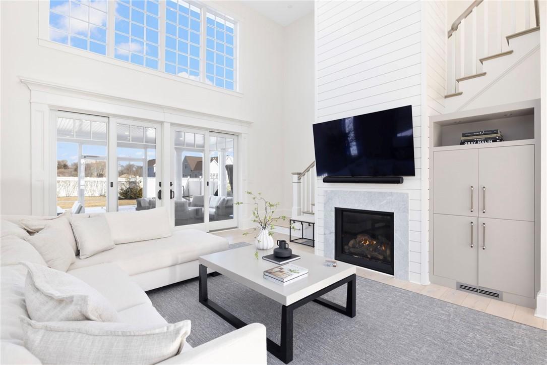 Image 4: Cathedral Ceilings