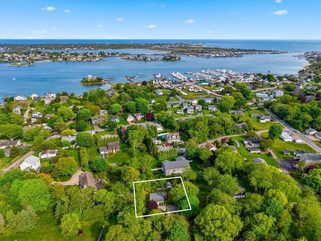 Image 4: Steps to Snug Harbor marinas and public boat launc
