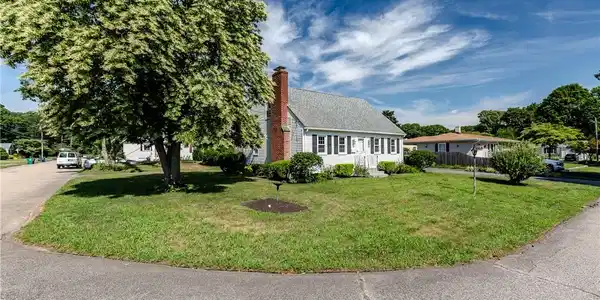 Image 2: A beautiful corner lot