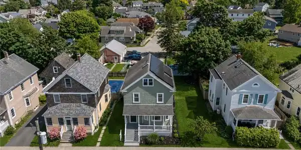 Image 2: Landscaping is virtually enhanced.
