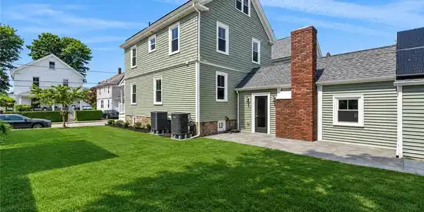 Image 4: Landscaping is virtually enhanced.
