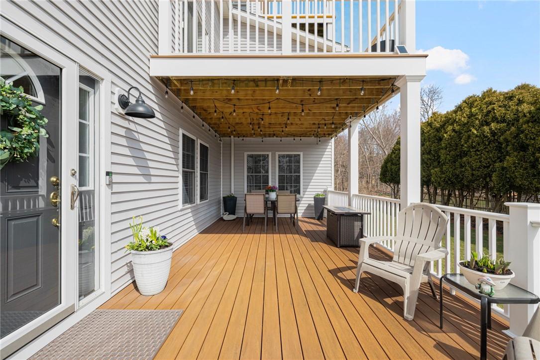Image 4: Welcoming front deck!