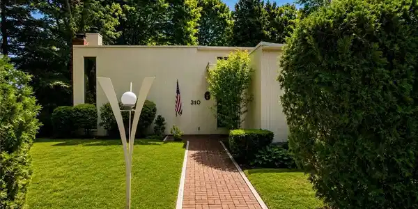 310 Spencer Av. 02818 Avenue
