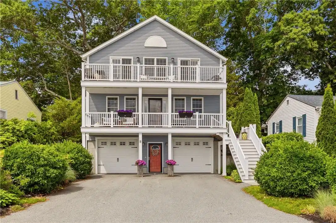 Image 1: Welcome to 11 King Philip Avenue