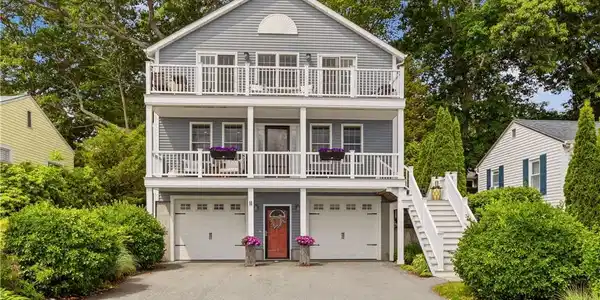 11 King Philip Avenue