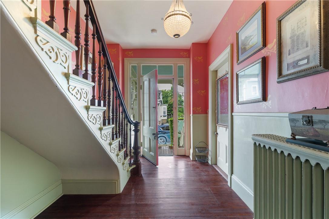 Image 4: Entry Hall from Living Room