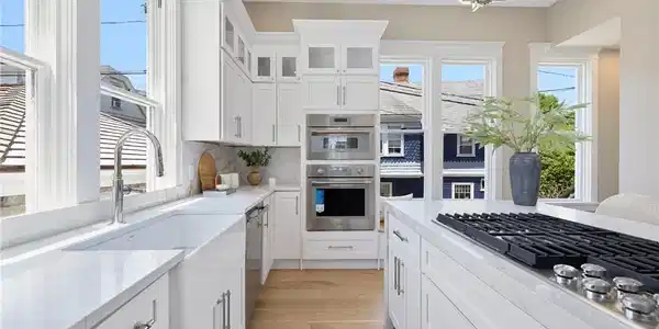 Image 3: Kitchen