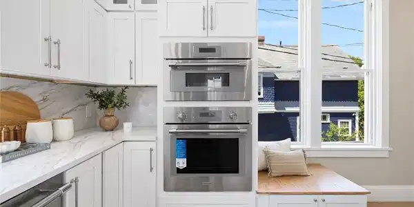 Image 4: Kitchen