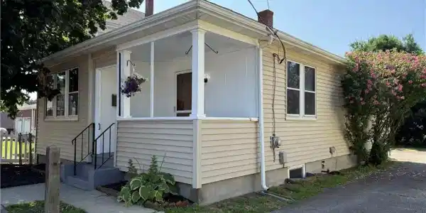 92 N Maple Avenue NE