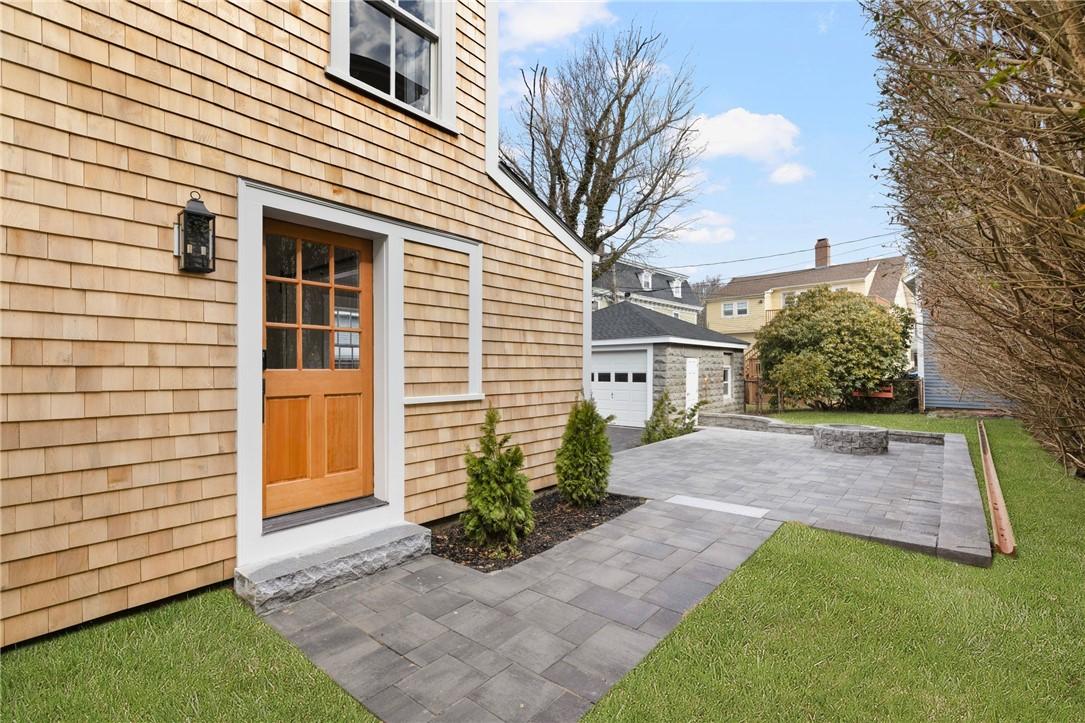 Image 3: Kitchen side door/patio