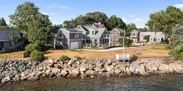 10 Blanding Avenue